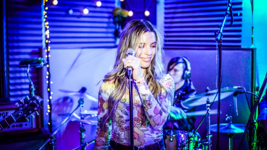 Gallery photo 1 of Annika & the Earthlings