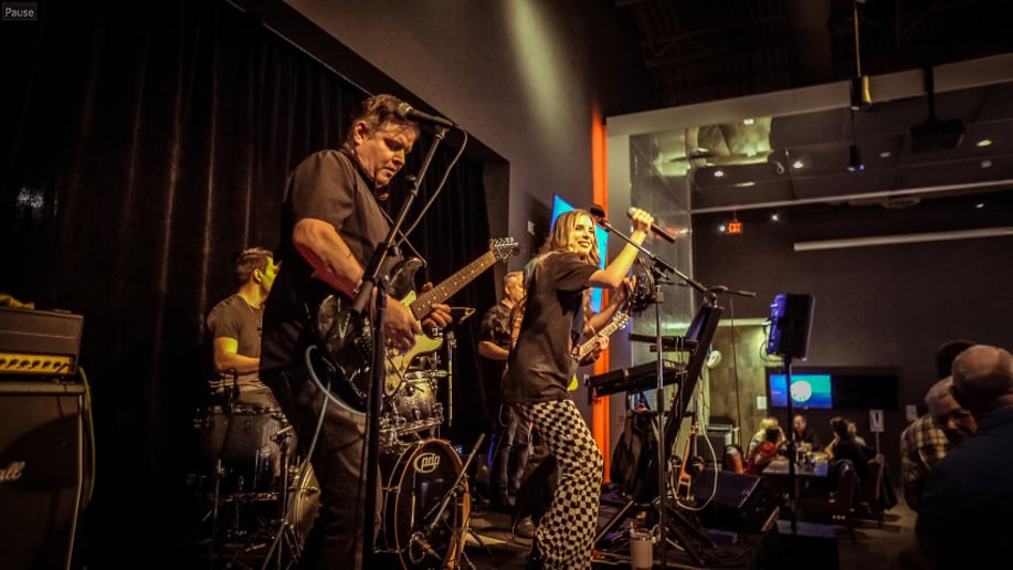 Gallery photo 8 of Annika & the Earthlings