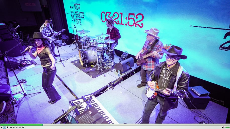 Gallery photo 2 of Annika & the Earthlings