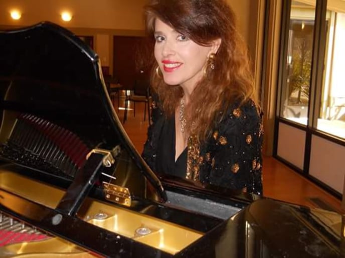 Gallery photo 1 of Antonia V