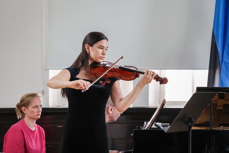 Gallery photo 7 of Violinist, Nicole Razhanskiy