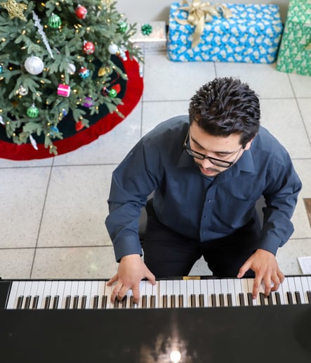 Gallery photo 4 of Arend Aldama, Pianist