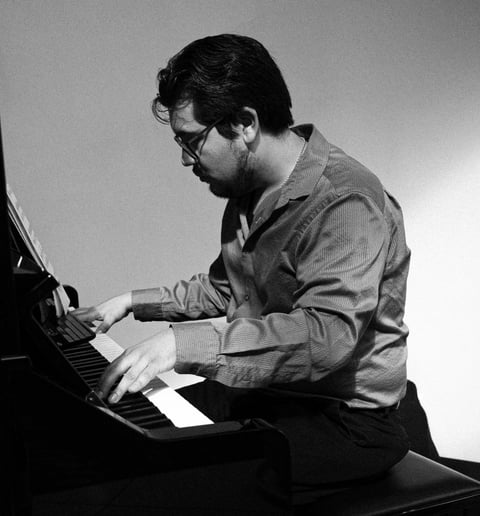 Gallery photo 2 of Arend Aldama, Pianist