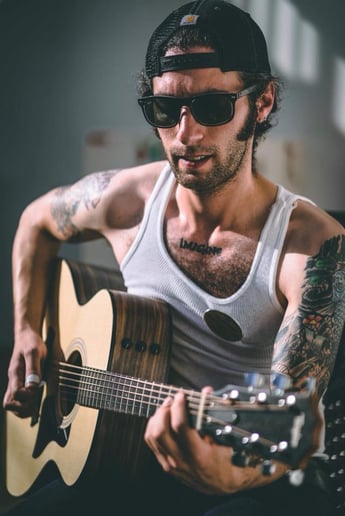 Gallery photo 1 of Ari Plays Guitar