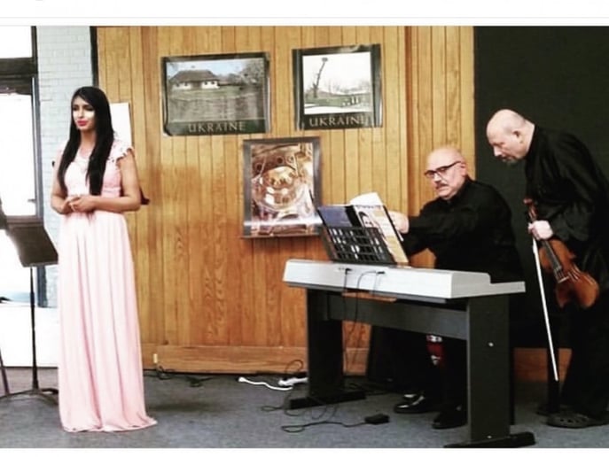 Gallery photo 1 of Ari Plucinska, Soprano