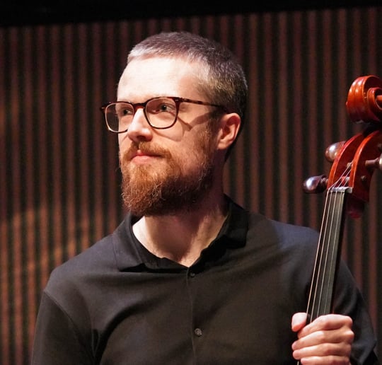Gallery photo 3 of Ariel Carrabré - Cellist