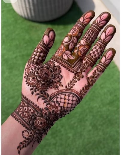 Gallery photo 9 of Artful Impressions Henna Artist