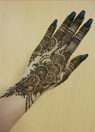 Gallery photo 10 of Artful Impressions Henna Artist