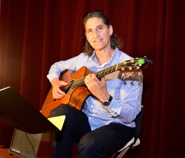 Gallery photo 3 of Arturo Echarte (Acoustic for a CHANGE)