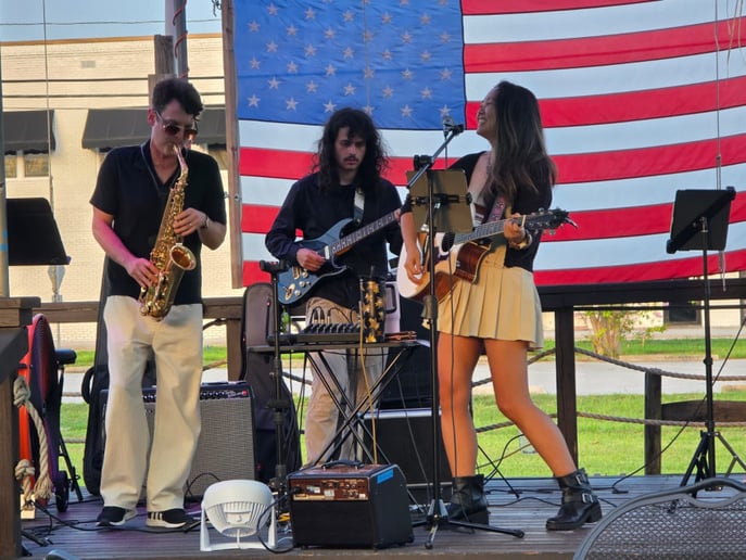 Gallery photo 3 of Arum With A View, Elegant Top 40s Cover Band
