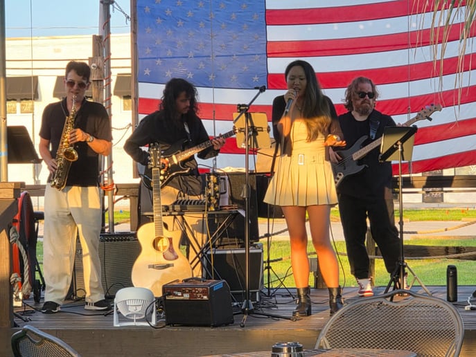 Gallery photo 4 of Arum With A View, Elegant Top 40s Cover Band