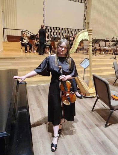 Gallery photo 2 of Ashley Zendarski, Violinist