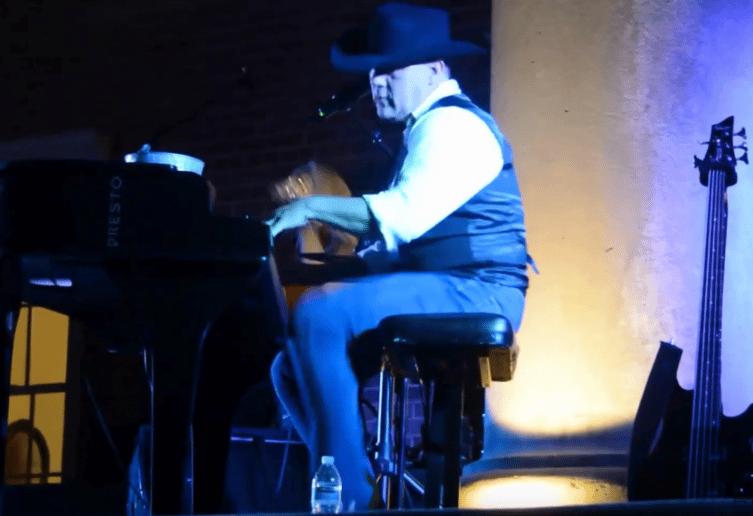 Gallery photo 2 of All-Star Dueling Pianos