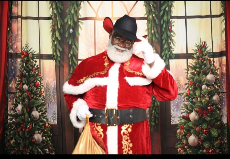 Gallery photo 2 of Atlanta's Santa