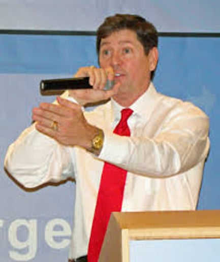 Gallery photo 3 of Auctioneer turned Motivational Speaker