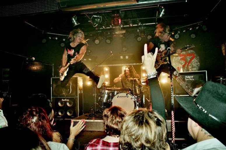 Gallery photo 10 of Aunt Betty 80’s Rock