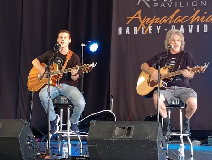 Gallery photo 1 of Dan & Austin