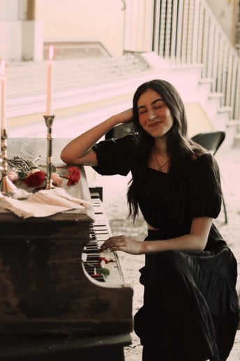 Gallery photo 4 of Ava Bloomfield