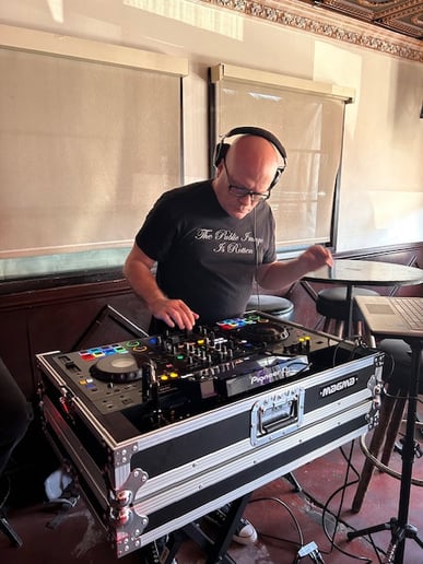 Gallery photo 1 of DJ Mark Duff