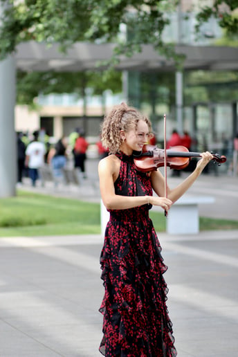 Gallery photo 2 of Avy Taylor Violinist