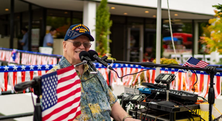 Gallery photo 2 of Awesome Bob 1-Man Variety Band