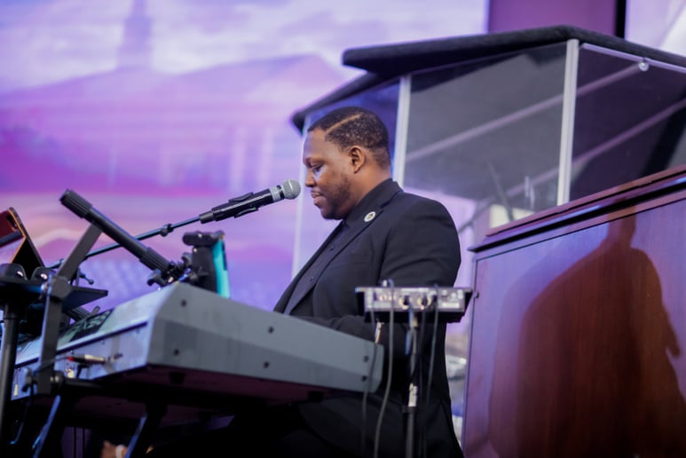 Gallery photo 3 of B. Bradley & Heart of Worship
