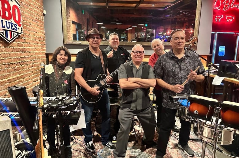 Gallery photo 1 of Back & 4th band