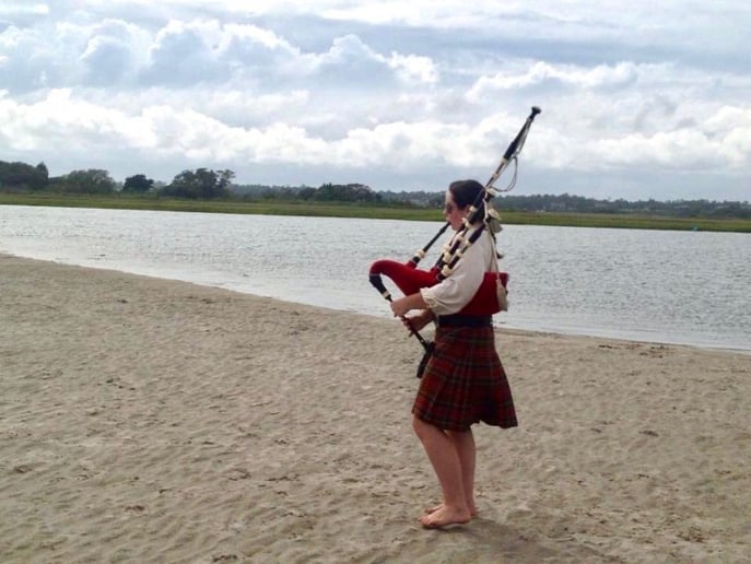 Gallery photo 7 of Charlotte Bagpiper Ally McKinnis