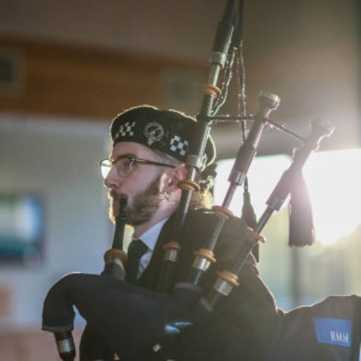 Gallery photo 1 of Seòsamh Williamson Bagpiper