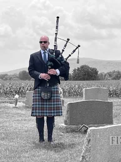 Gallery photo 1 of Bagpiper for hire!