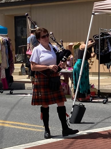 Gallery photo 4 of Bagpiper for hire