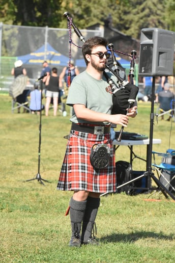 Gallery photo 4 of Bagpiper for Hire