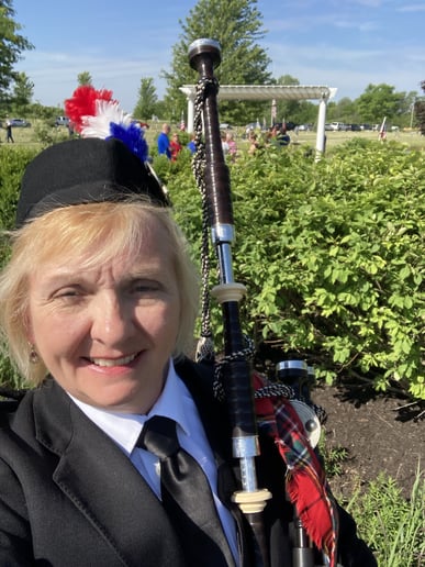Gallery photo 2 of Bagpiper Lady B