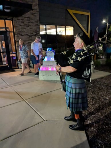 Gallery photo 3 of Bagpiper Lady B