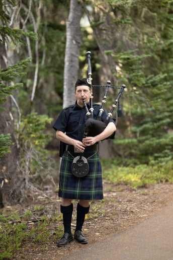 Gallery photo 2 of Bagpiper Nick Lewis