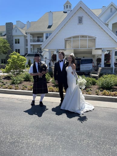 Gallery photo 1 of Shawano Bagpiper