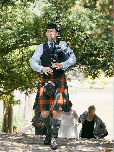 Gallery photo 2 of Rochester Bagpiper