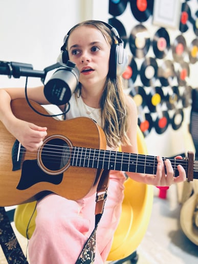 Gallery photo 5 of Bailee Hime - Singer/Guitarist