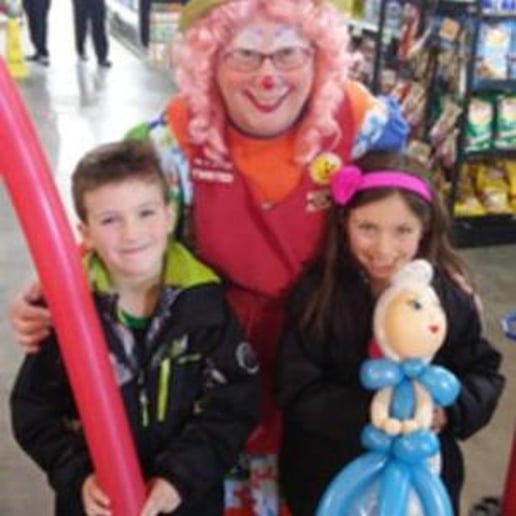 Gallery photo 3 of Balloon Artist Shades the Clown
