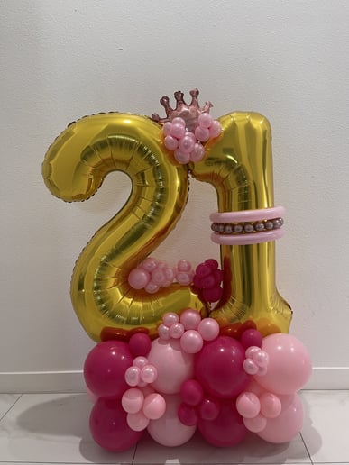 Gallery photo 8 of Balloon & Backdrop decor
