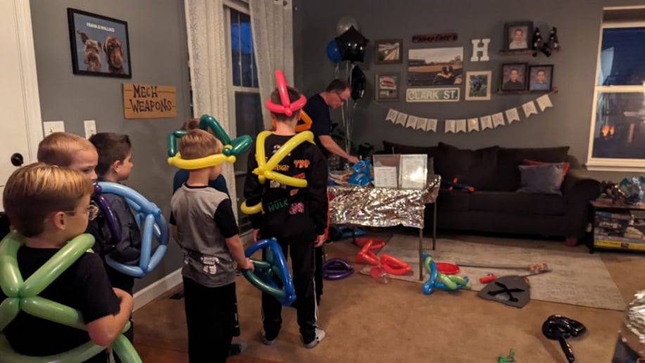 Gallery photo 7 of Balloon Sculptor