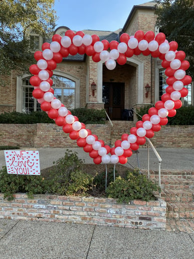 Gallery photo 10 of Richard's Balloons, Magicians, Yard Art and More!
