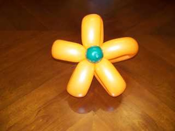 Gallery photo 3 of Balloon Twisting and Face Painting