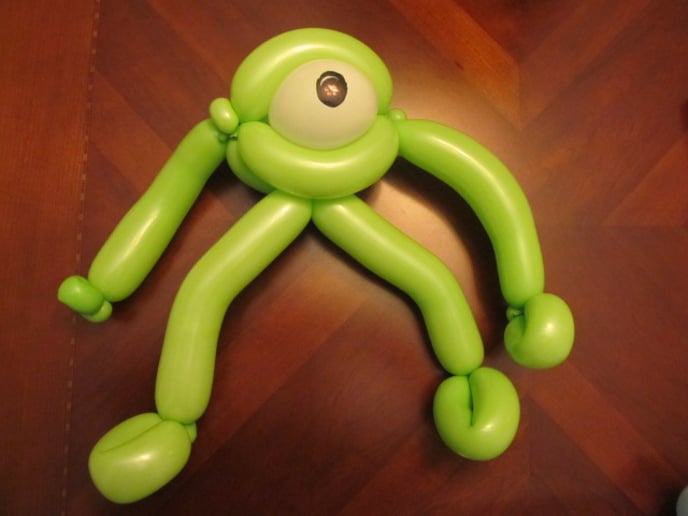 Gallery photo 4 of Balloon Twisting and Face Painting