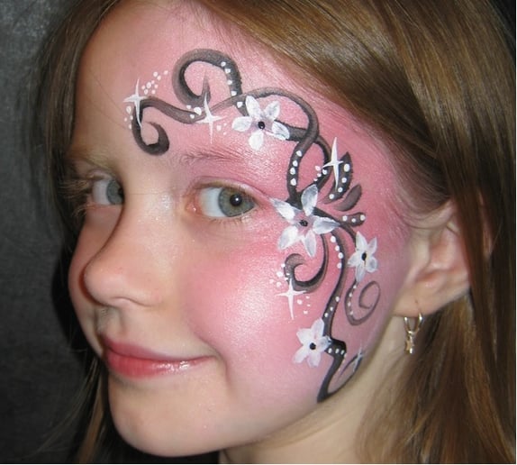 Gallery photo 18 of Balloon Twisting and Face Painting