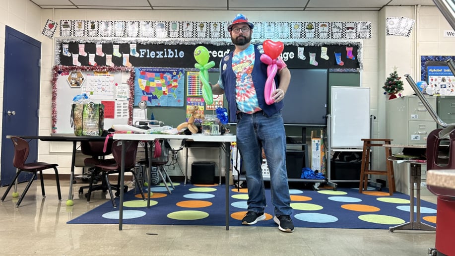 Gallery photo 23 of Balloon Twisting Daddy