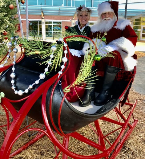 Gallery photo 3 of Bama and Kay Kringle Claus