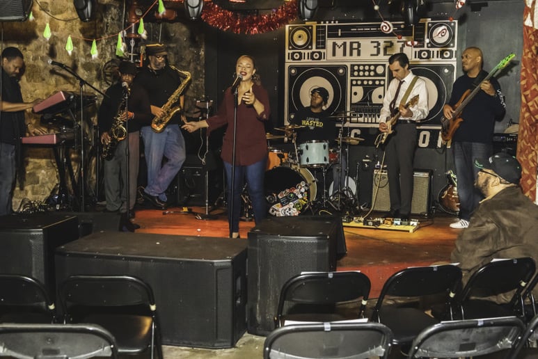 Gallery photo 10 of Band Adu