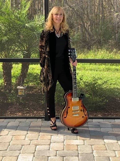 Gallery photo 4 of Barb Cheron - Guitarist
