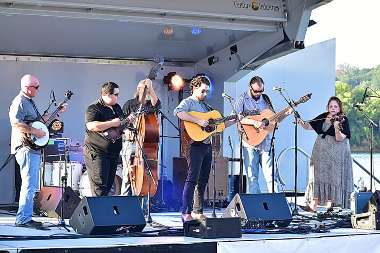Gallery photo 2 of Barefoot Nellie & Co